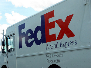 fedex truck shipping the nexus 5x