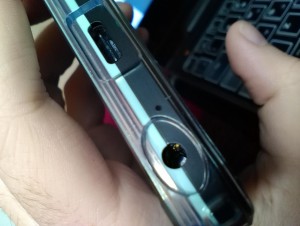 photo of nexus 5x case flaw in hand